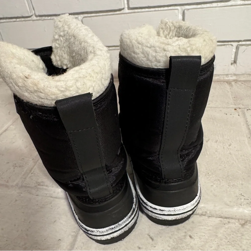 Youth Size 1 Black Winter Duck Boots, waterproof, cozy fleece Youth
